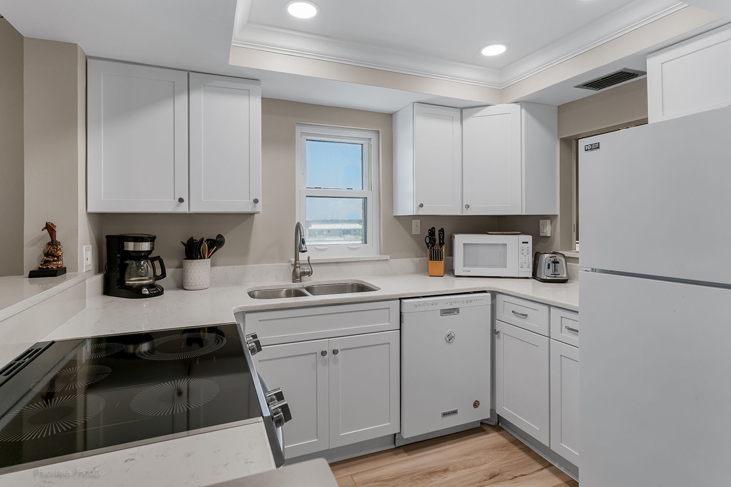 Fully appointed full size kitchen