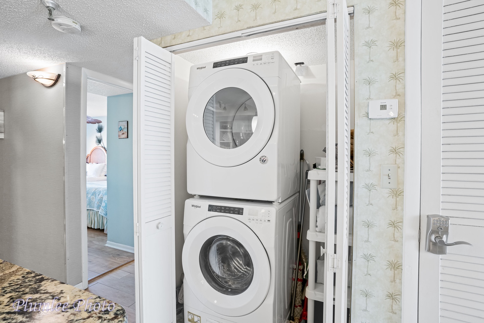 Washer/dryer closet