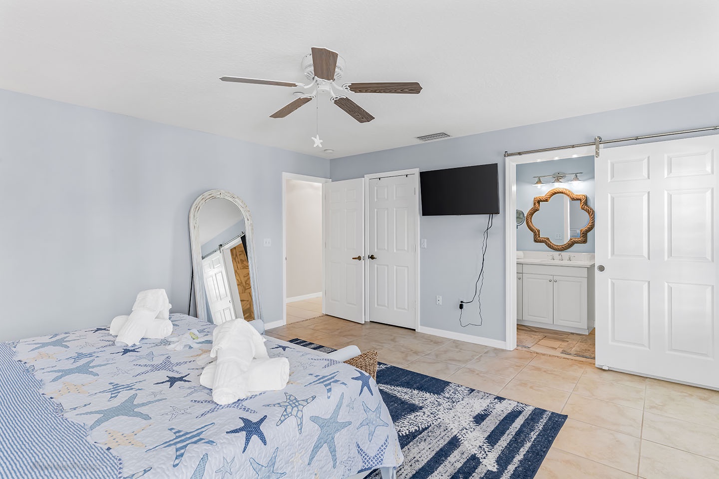 Primary bedroom has TV