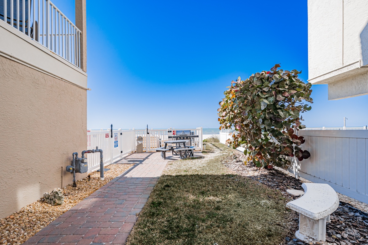 Walkway down side of building to grill area