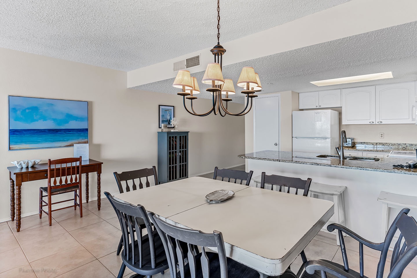 Dining area for 6