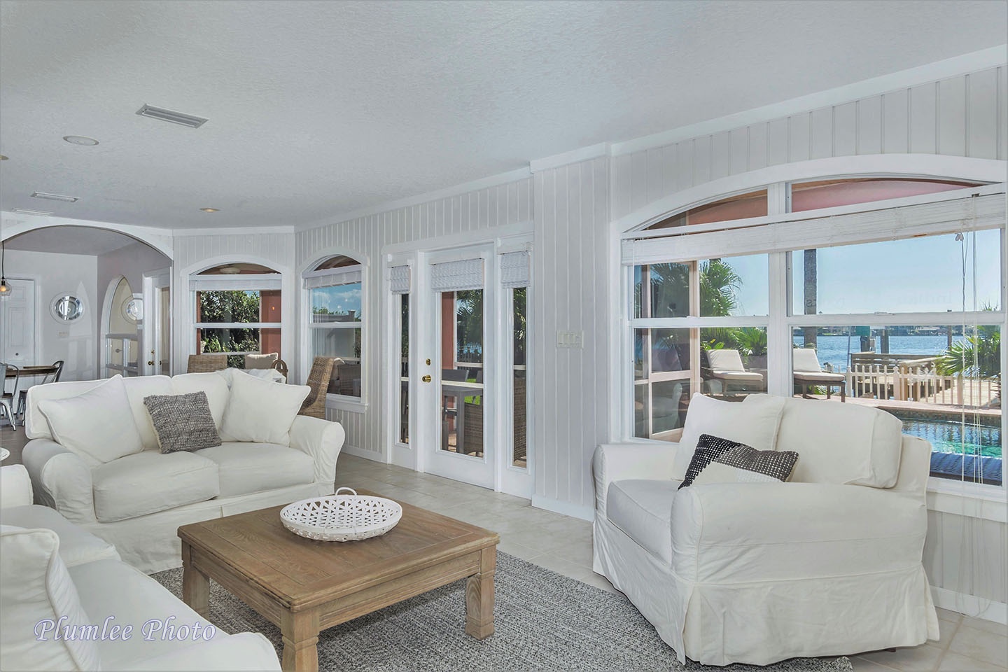 Beautiful windows with gorgeous views of the backyard.