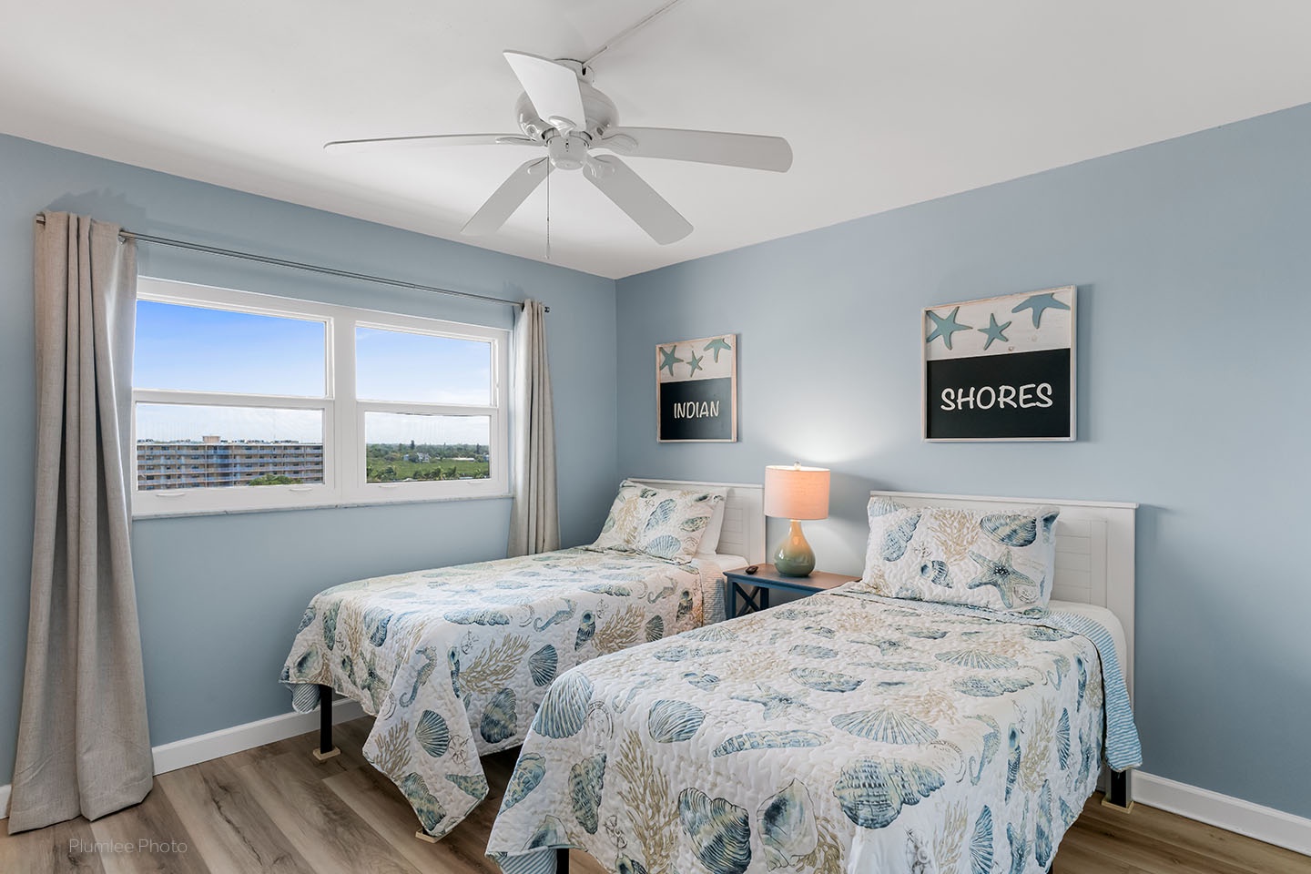 2nd bedroom, has 2 twin beds