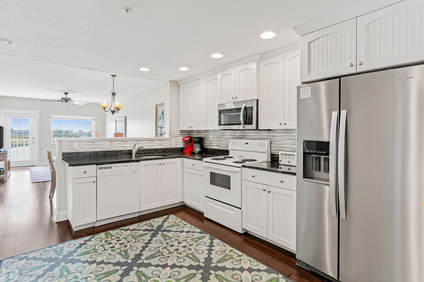 Full size, fully appointed kitchen