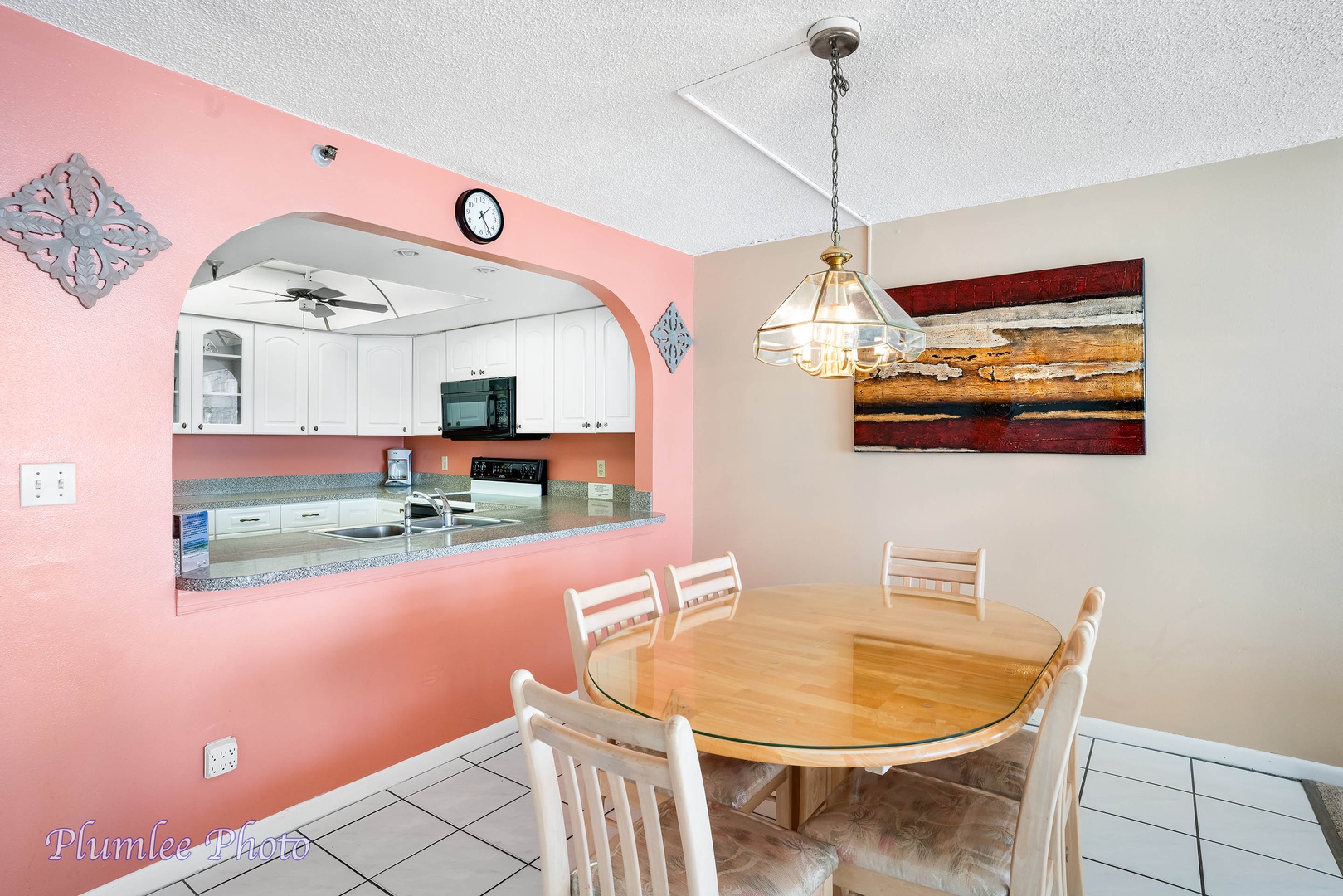 Convenient pass through from kitchen to dining area
