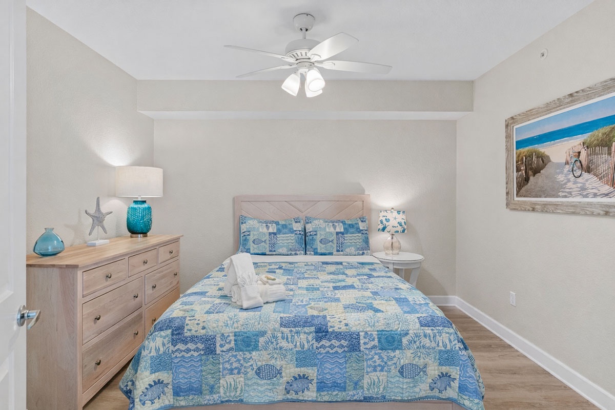 2nd bedroom has Queen bed, ceiling fan