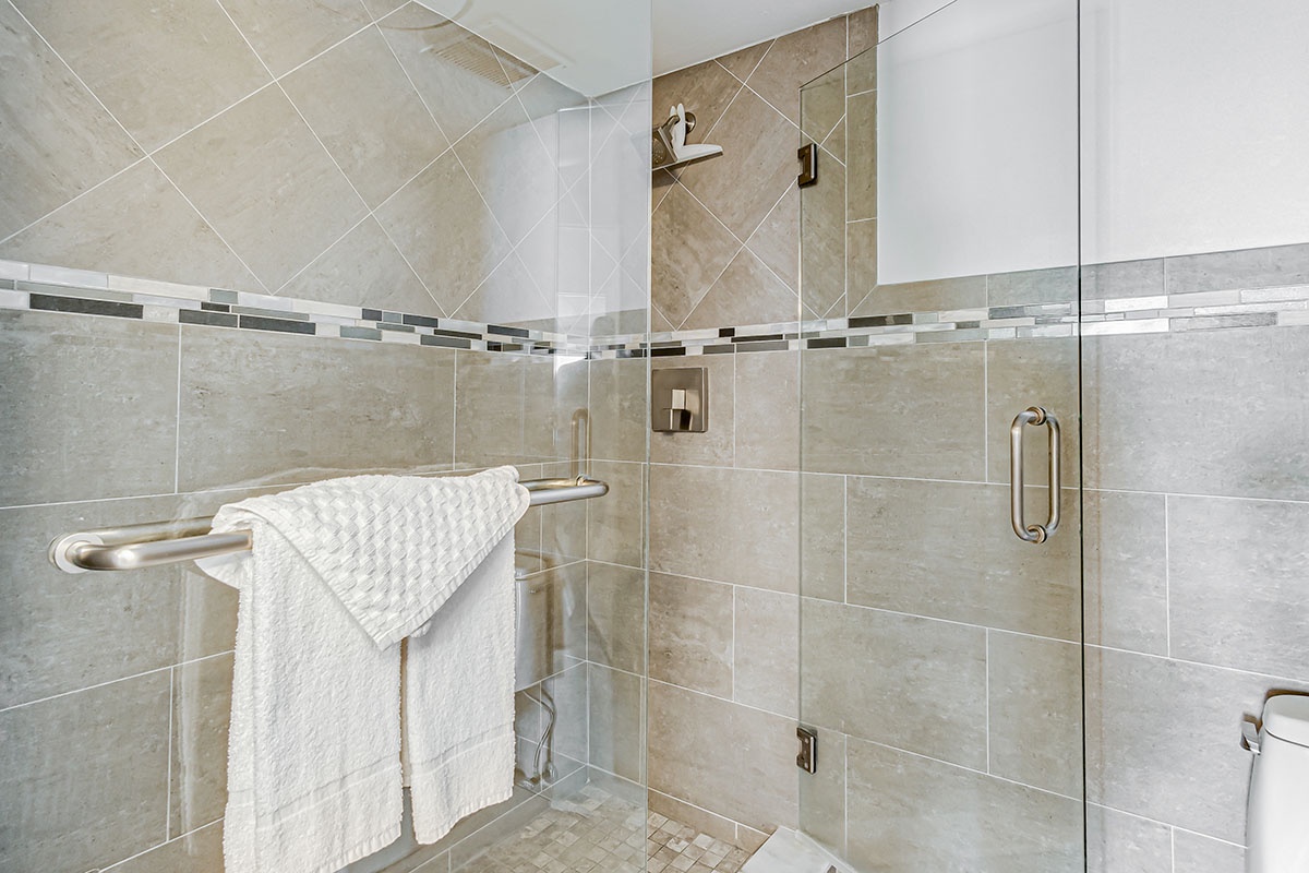 Step-in shower in Bathroom 1