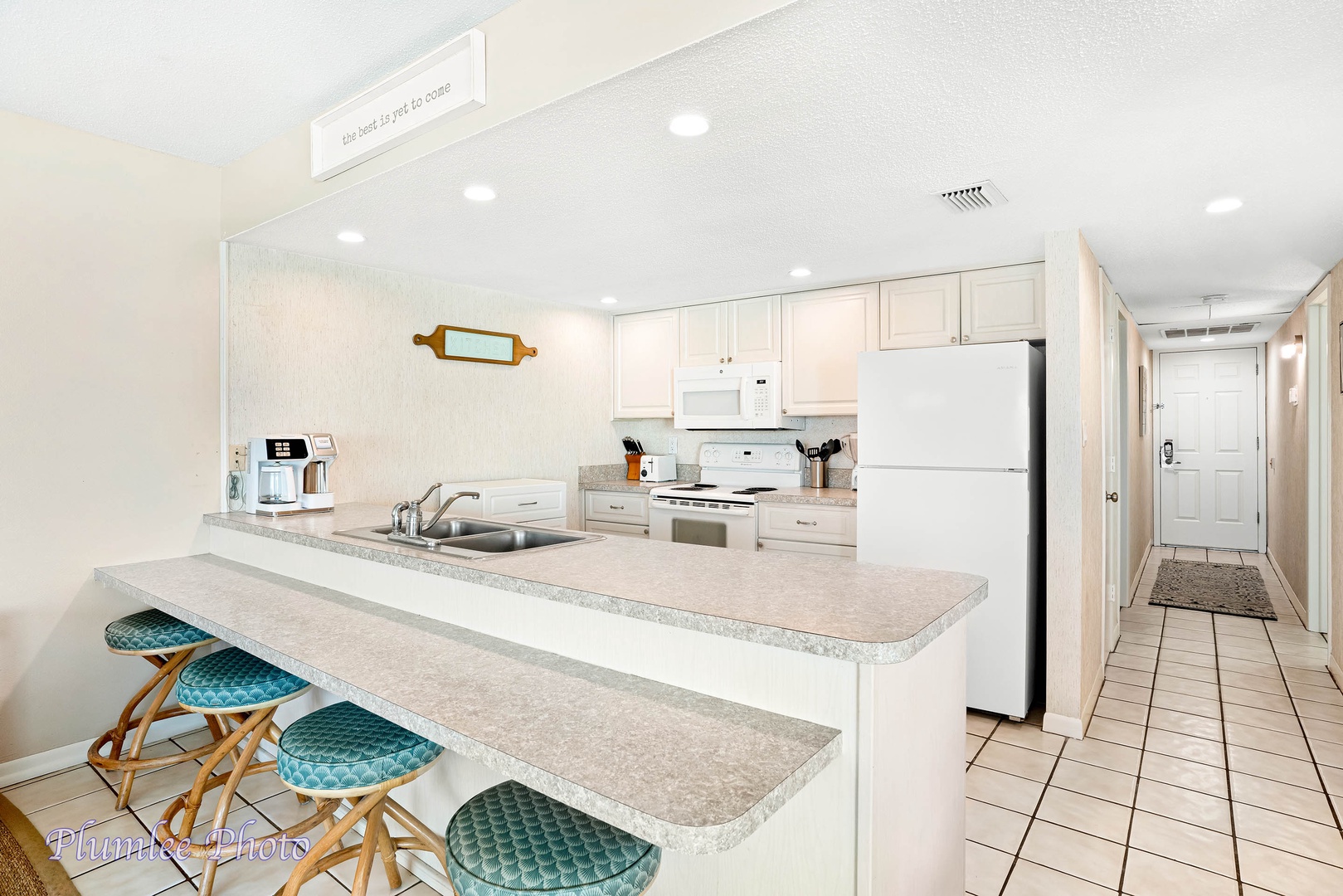 Full size kitchen with large counter