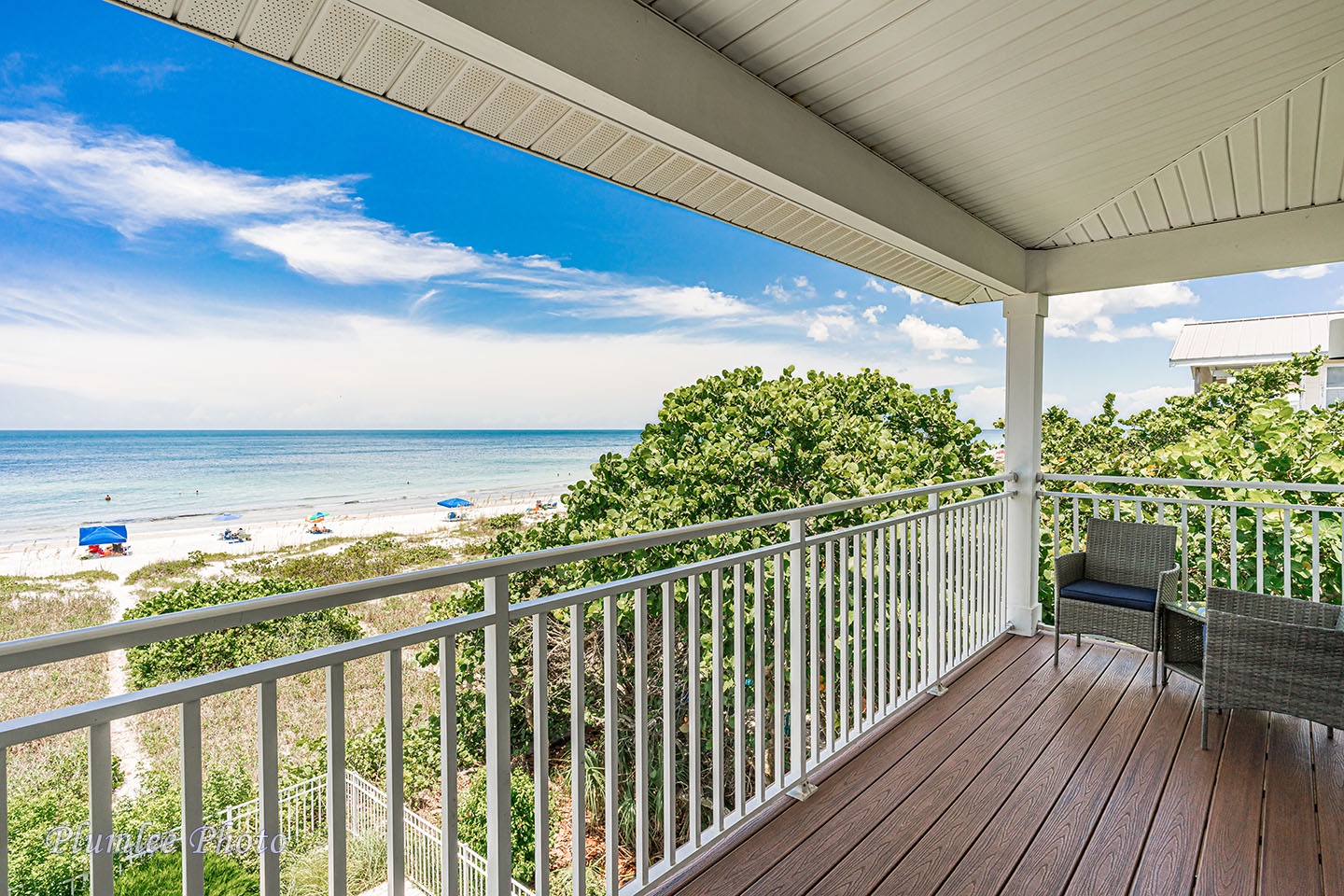 The large corner balcony.