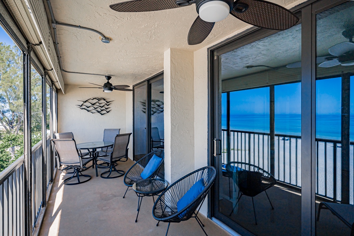 Step onto your private screened balcony and take in the breathtaking ocean views. Dine alfresco or simply unwind in the coastal breeze, with the endless blue horizon as your backdrop.