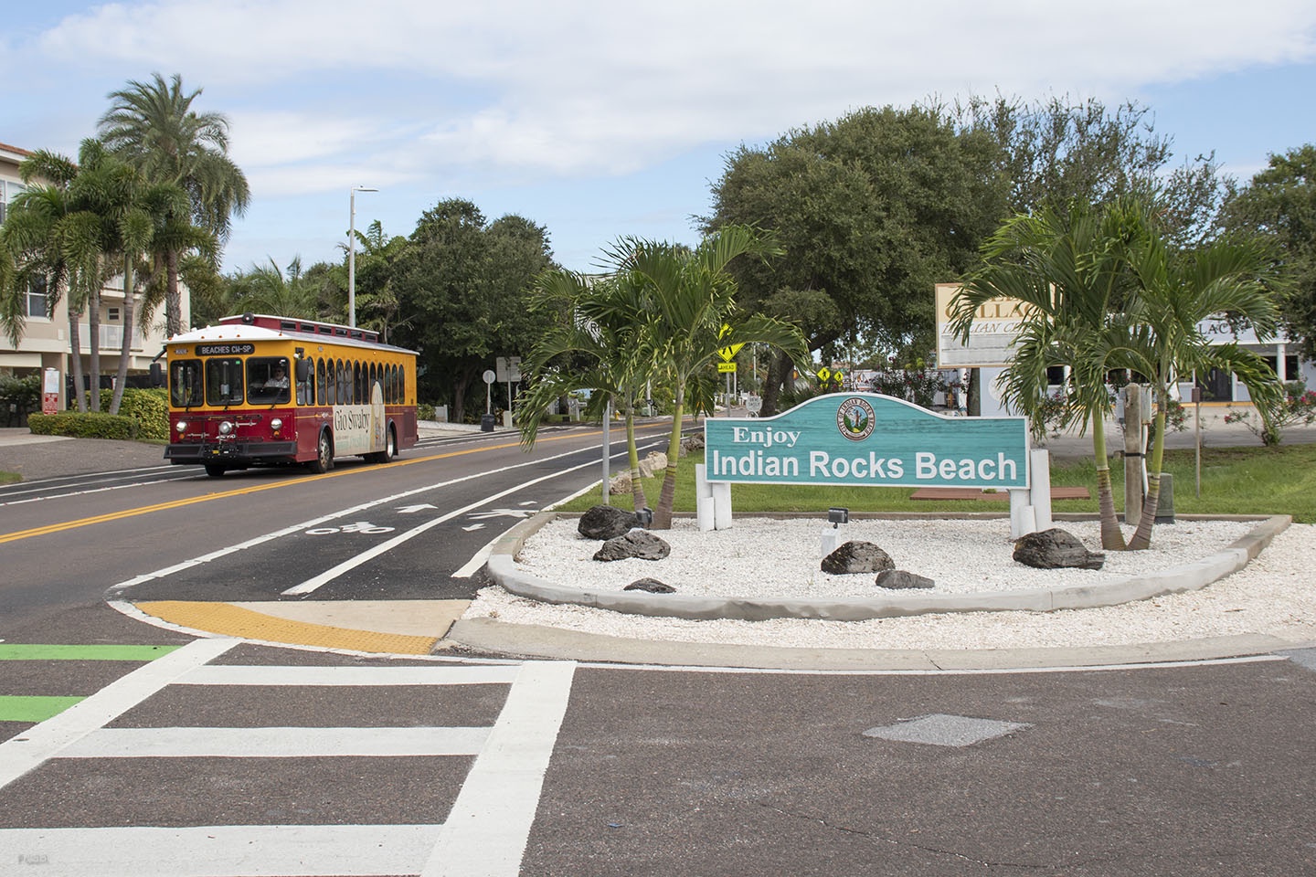 A beach trolley on Gulf Blvd.