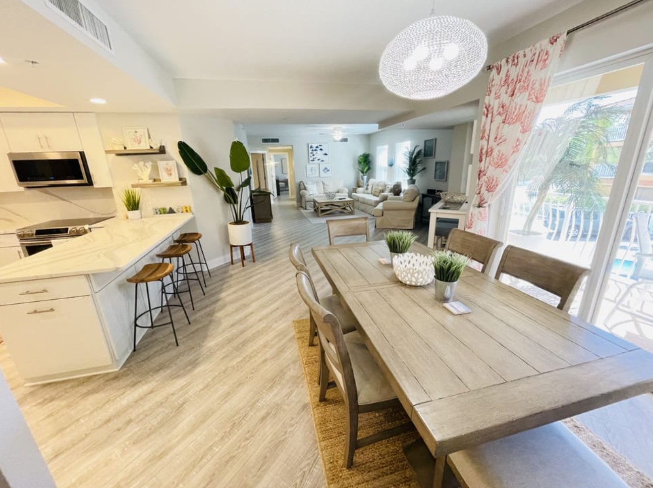 1800 sq ft of professionally decorated paradise