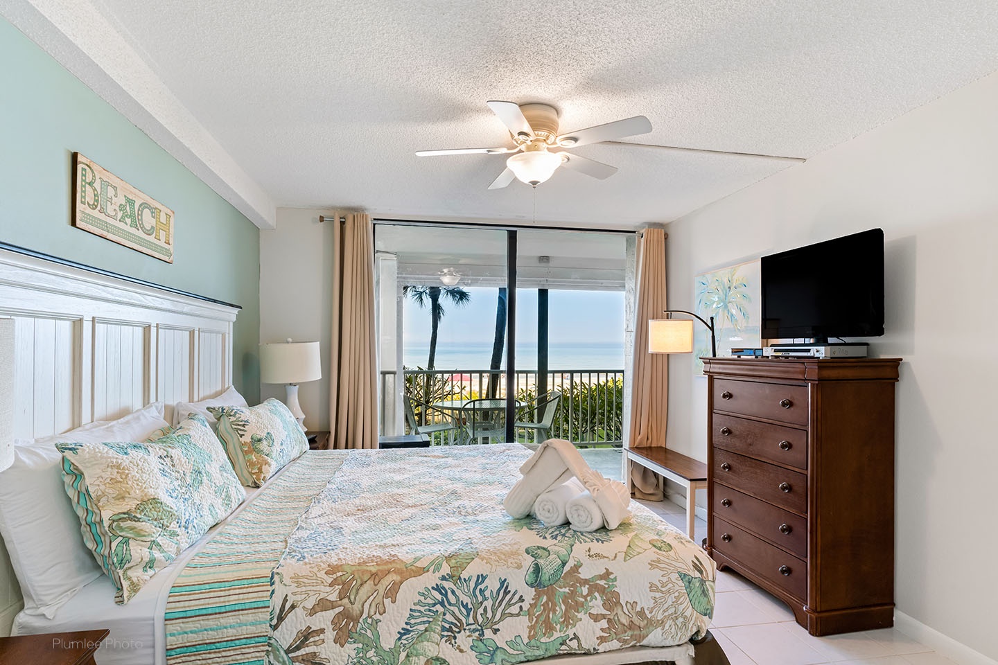 Gulf front Master bedroom with fan