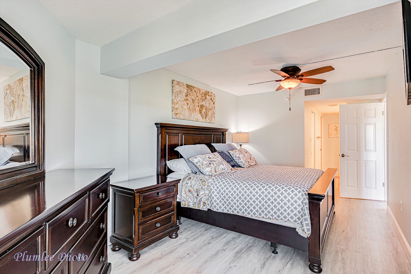 Plenty of space to spread out in the master bedroom.