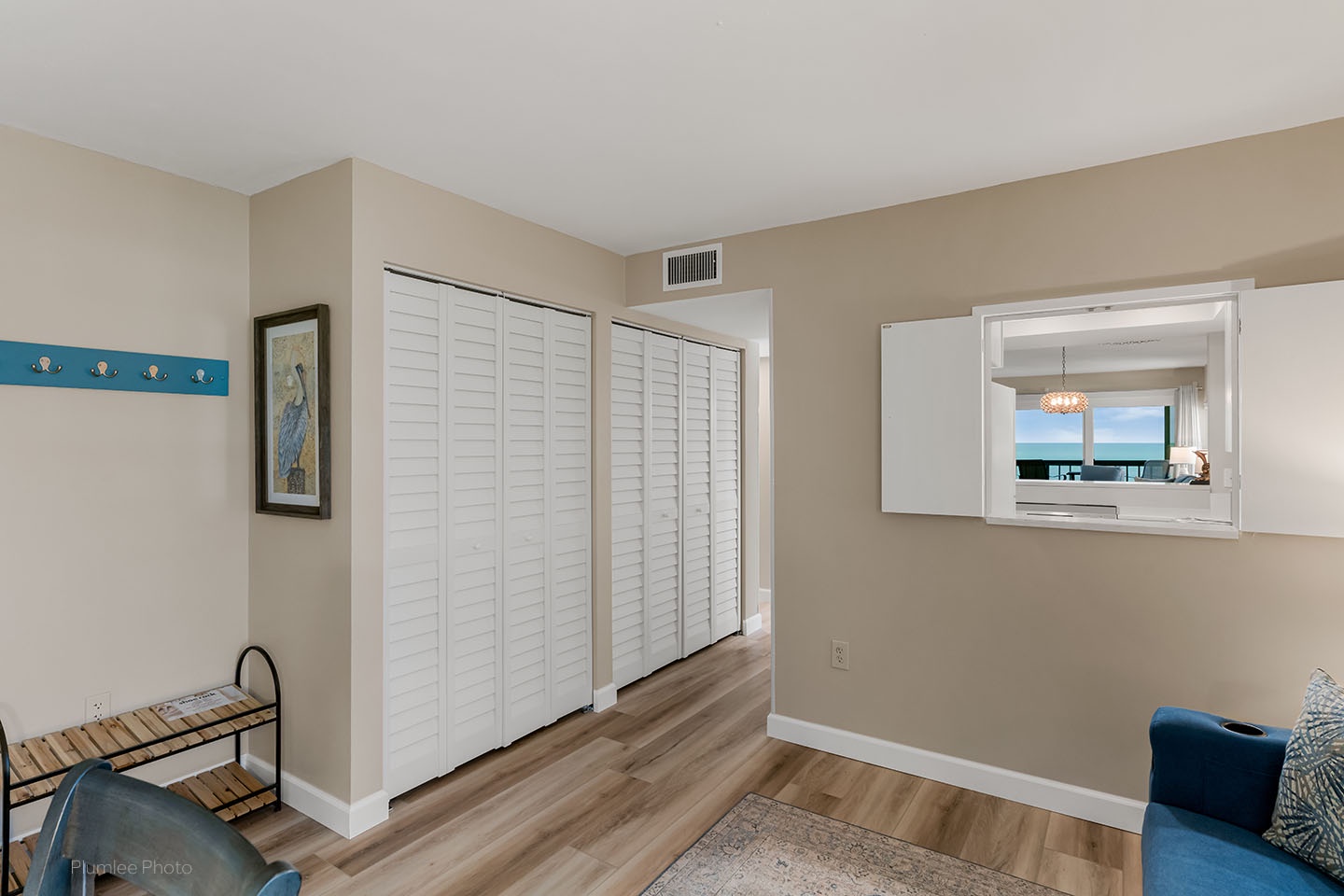 Foyer to hang your towels and drop your shoes
