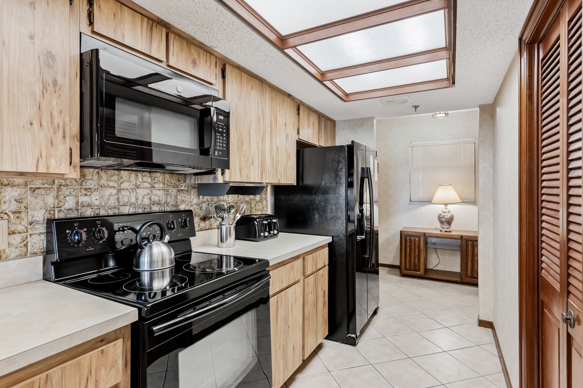 Full size, fully appointed kitchen