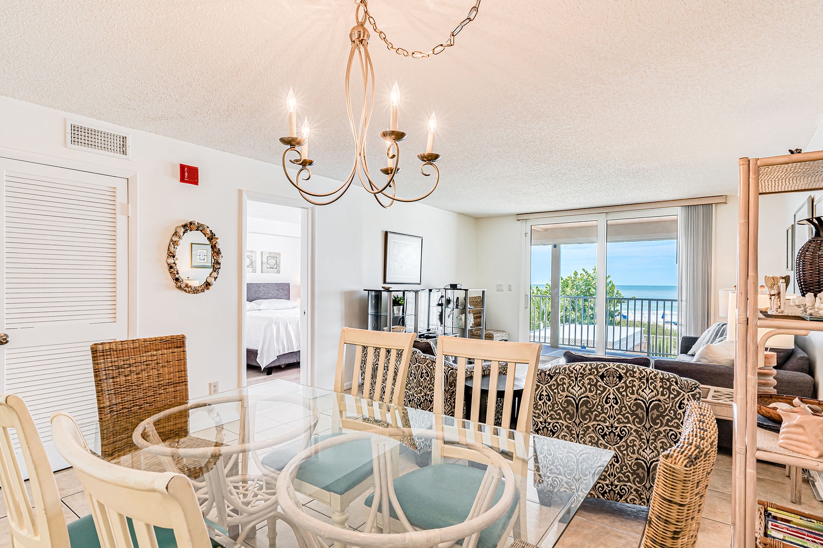 DCS04383-Edit_copyright