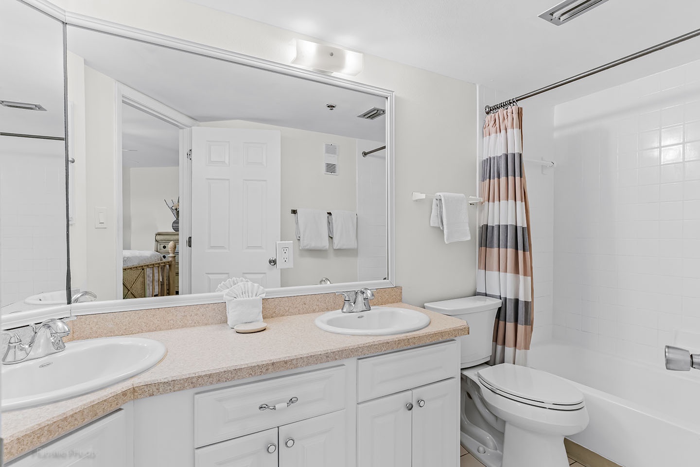 Primary ensuite bath-dual sinks-tub/shower