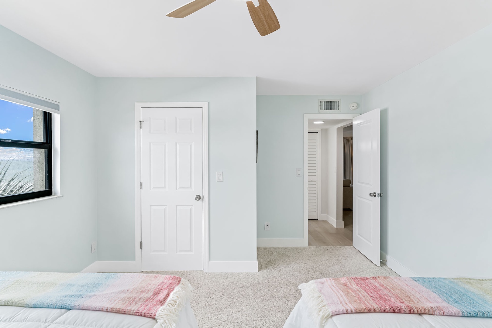 2nd bedroom has closet