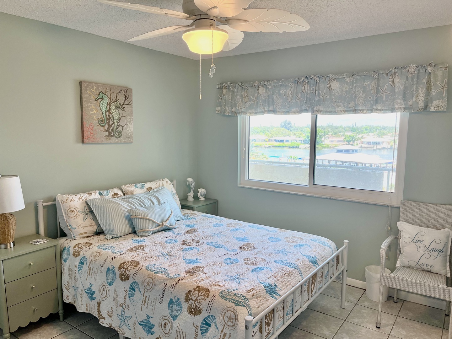 3rd bedroom has Queen bed