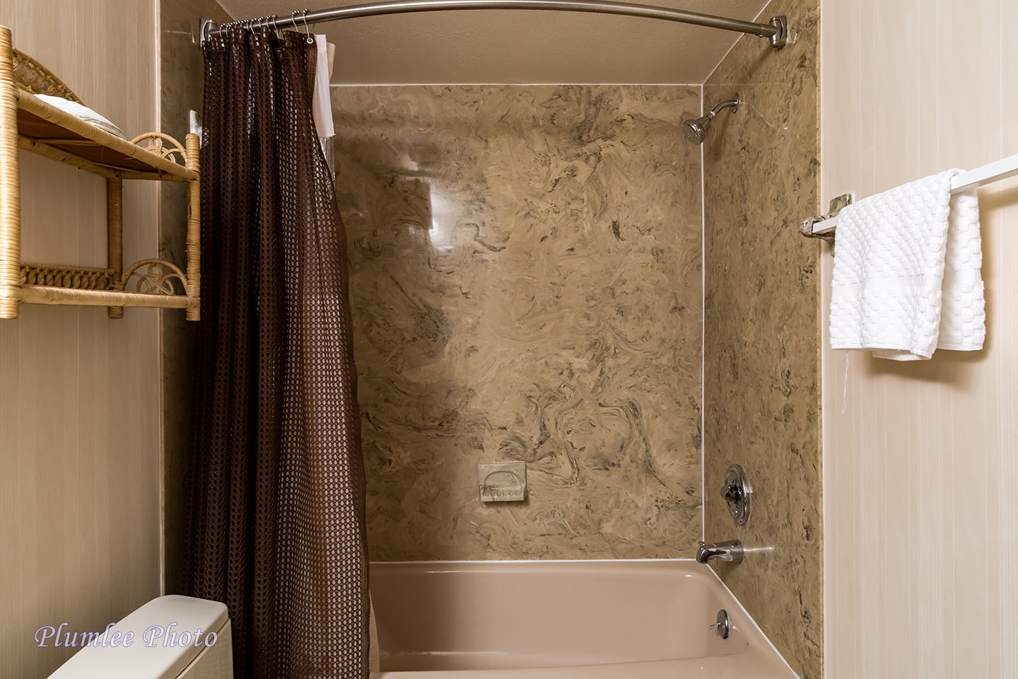 2nd bath has a tub and shower.