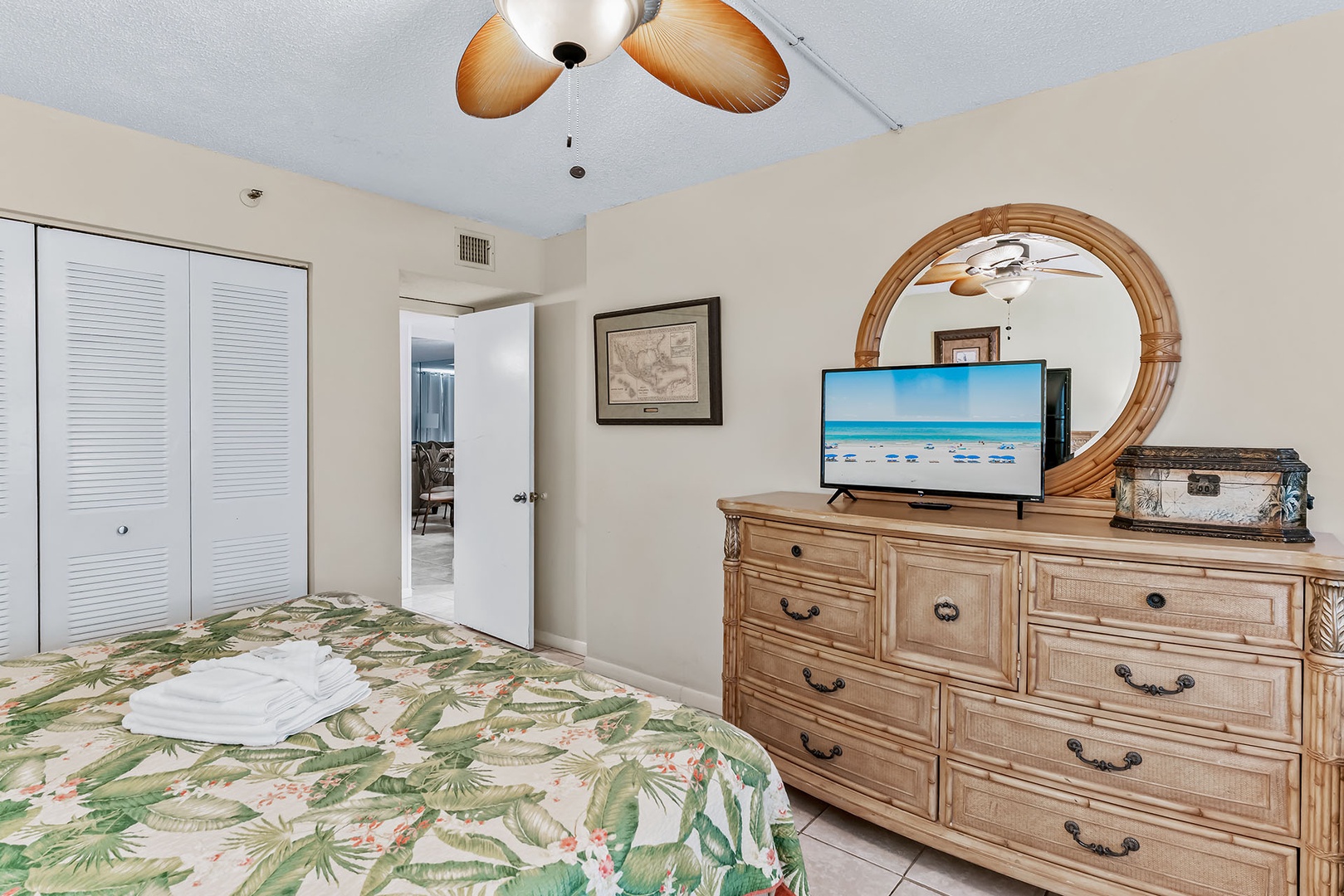 Closet and dresser for your belongings