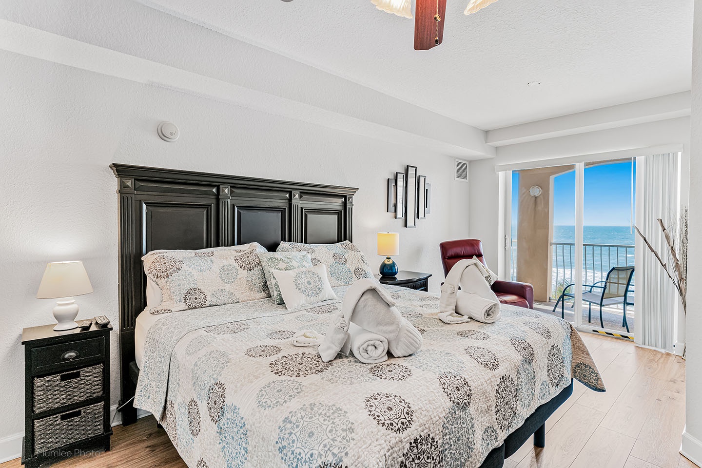 King size ensuite bedroom with slider to balcony