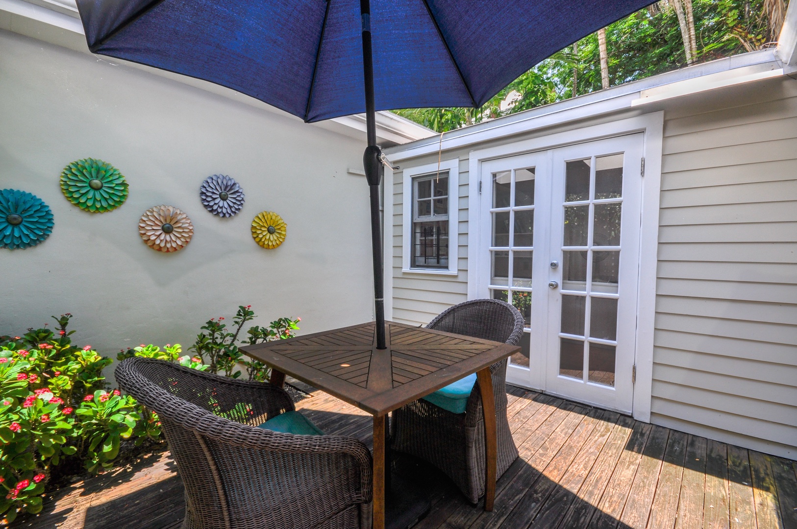 Private Patio Ann Street Cottage Key West