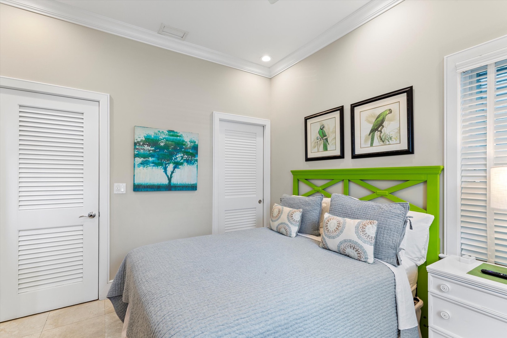 1st bedroom - Queen - downstairs