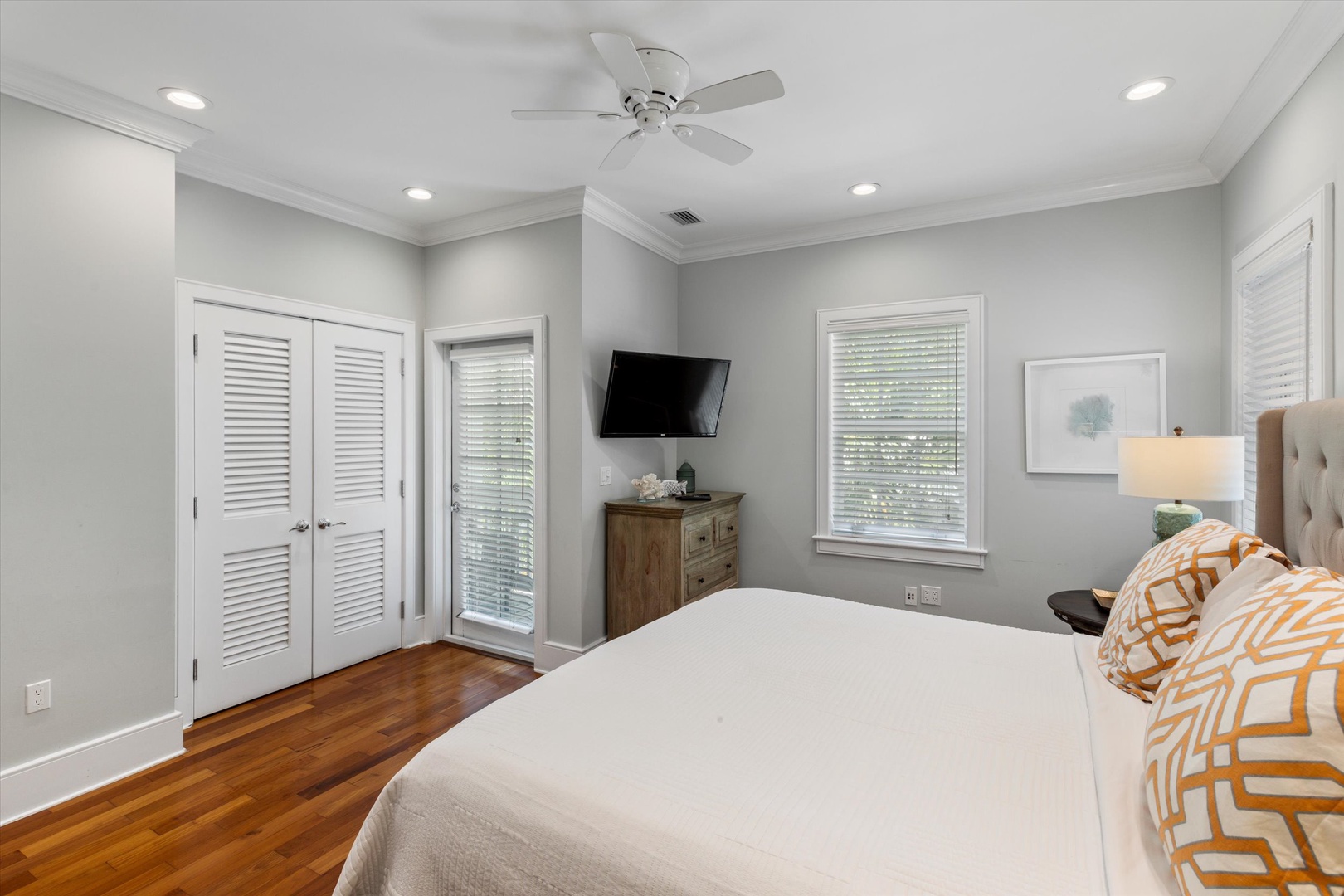 3rd bedroom - King- upstairs