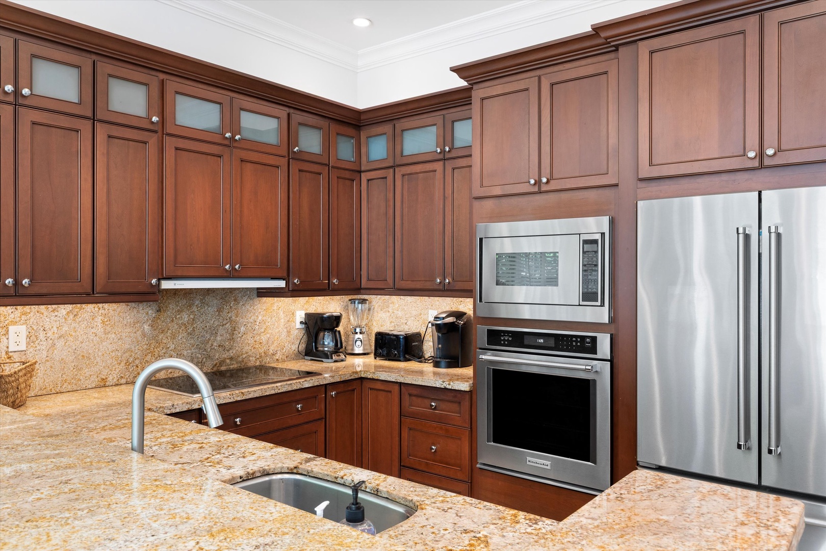 Full kitchen