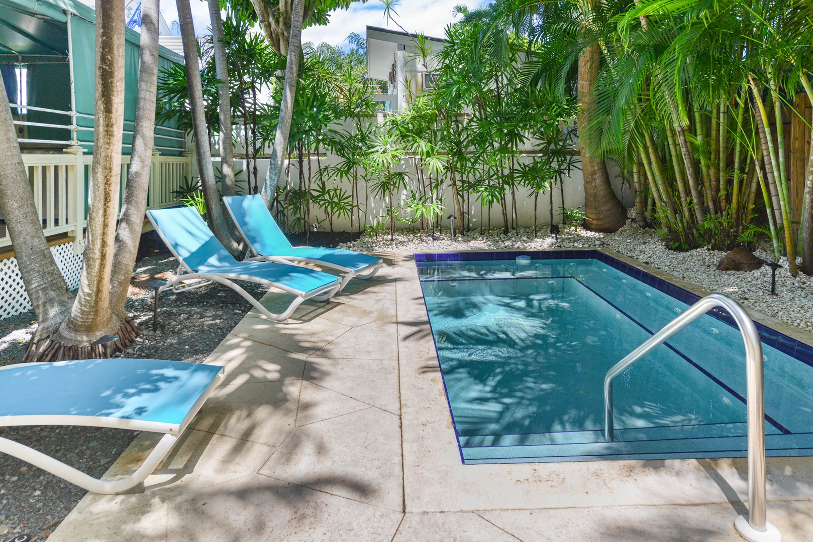 33_Poolside Hide-away