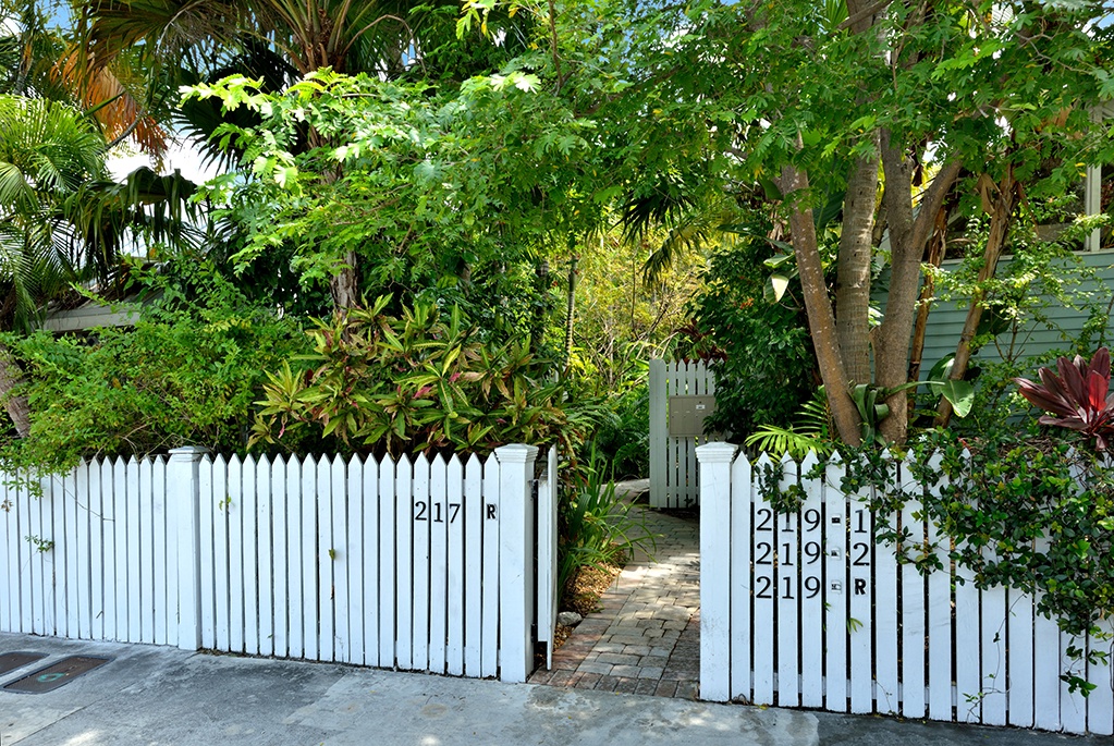Compound Entrance Ann Street Cottage Key West