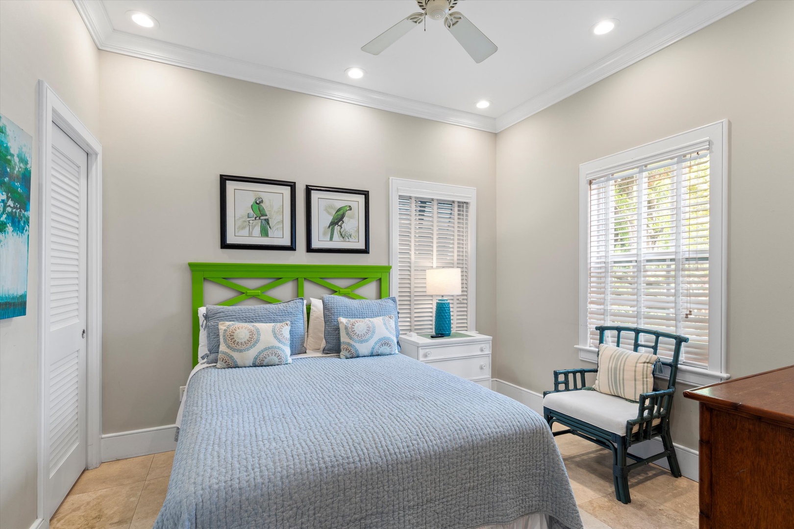 1st bedroom - Queen - downstairs