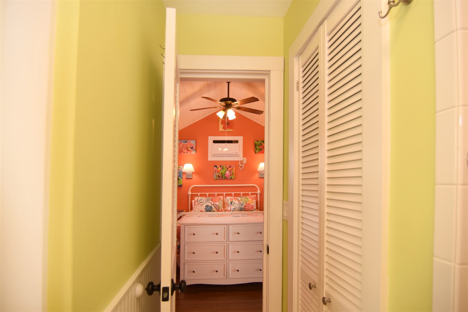 bath-rear-bedroom