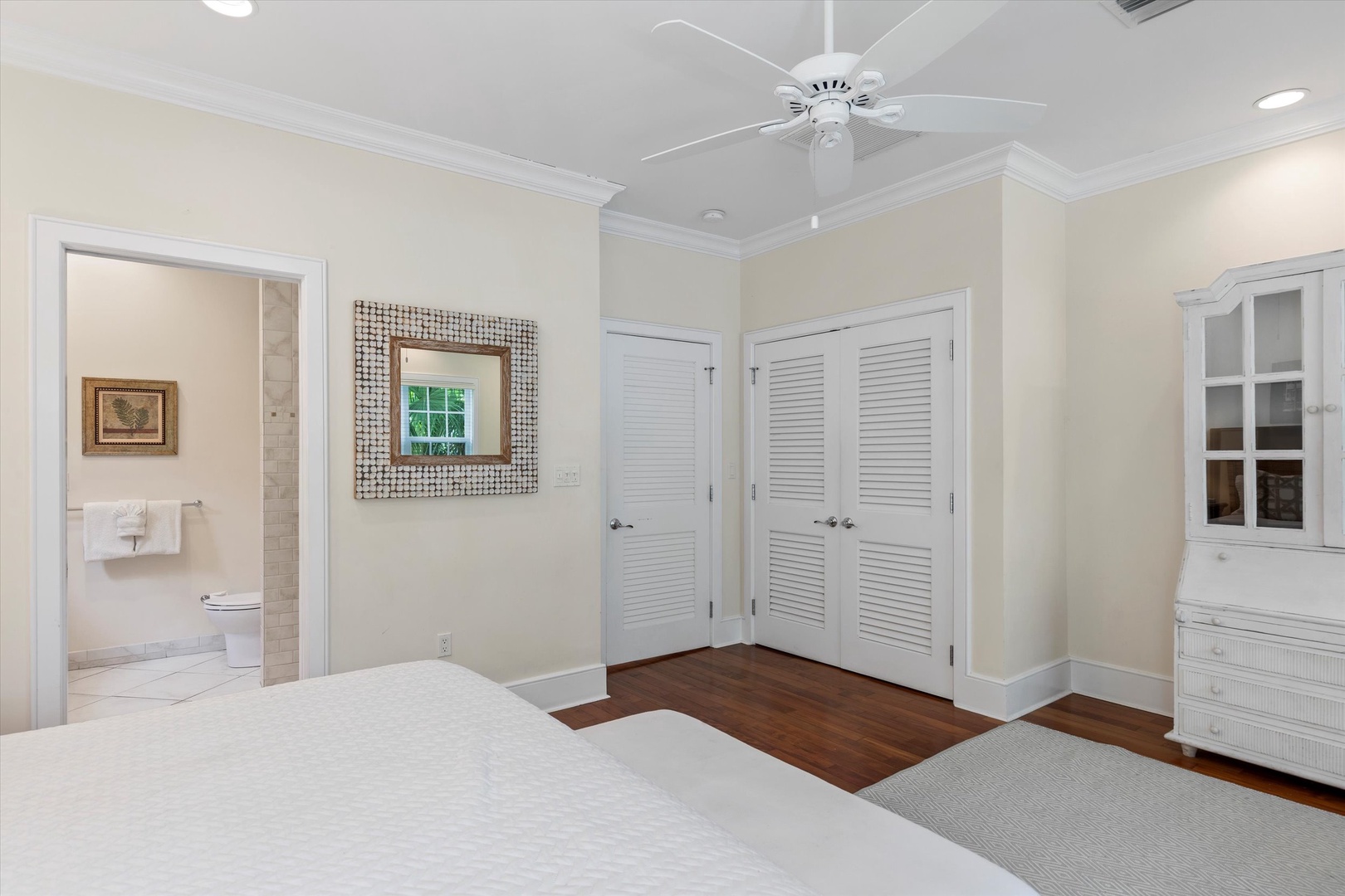 Upstairs main bedroom - King - with Sitting area