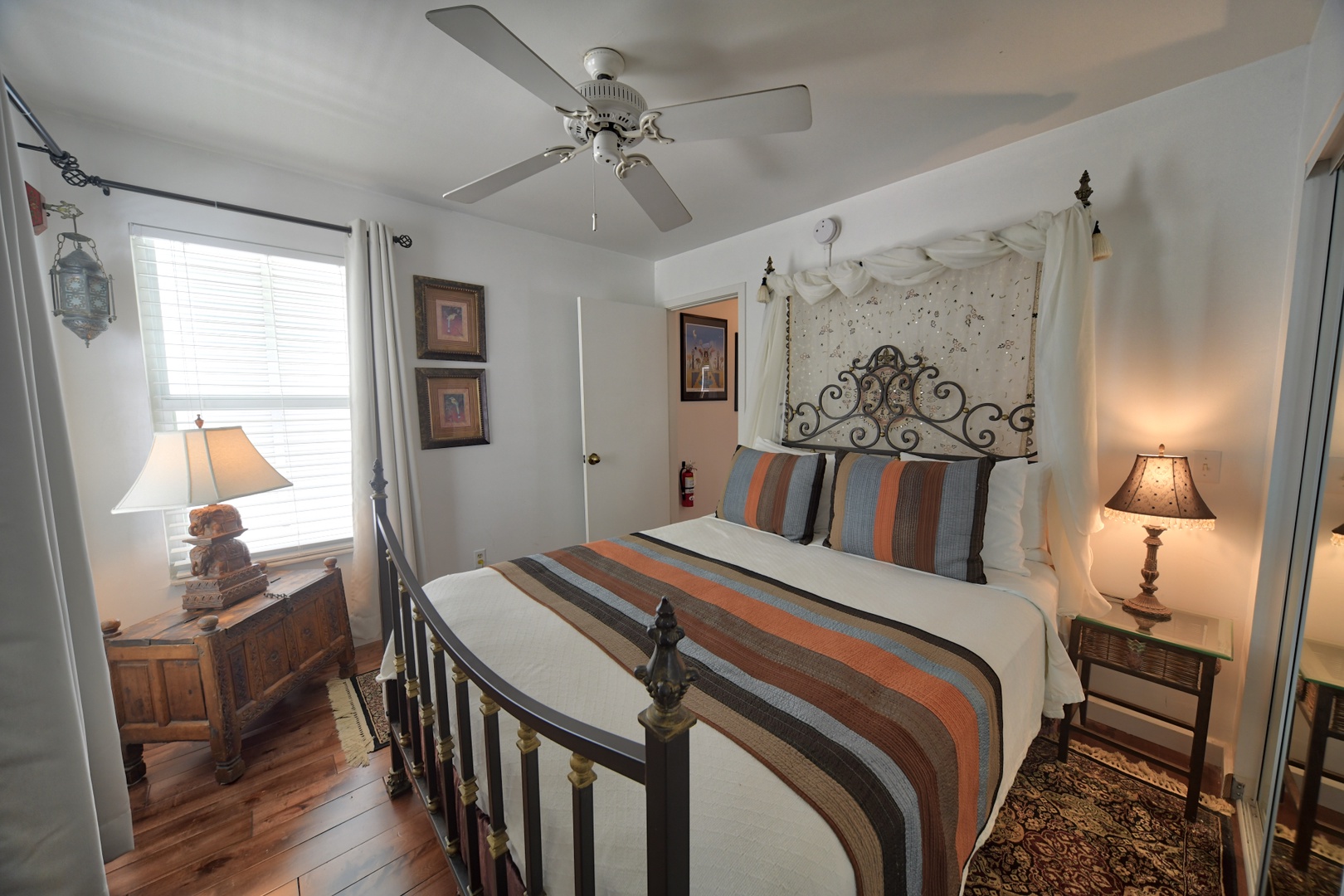 2nd Bedroom Queen Duval Square Retreat Key West