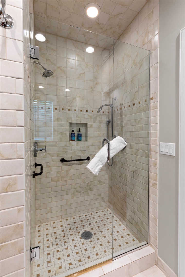 Main ensuite bathroom