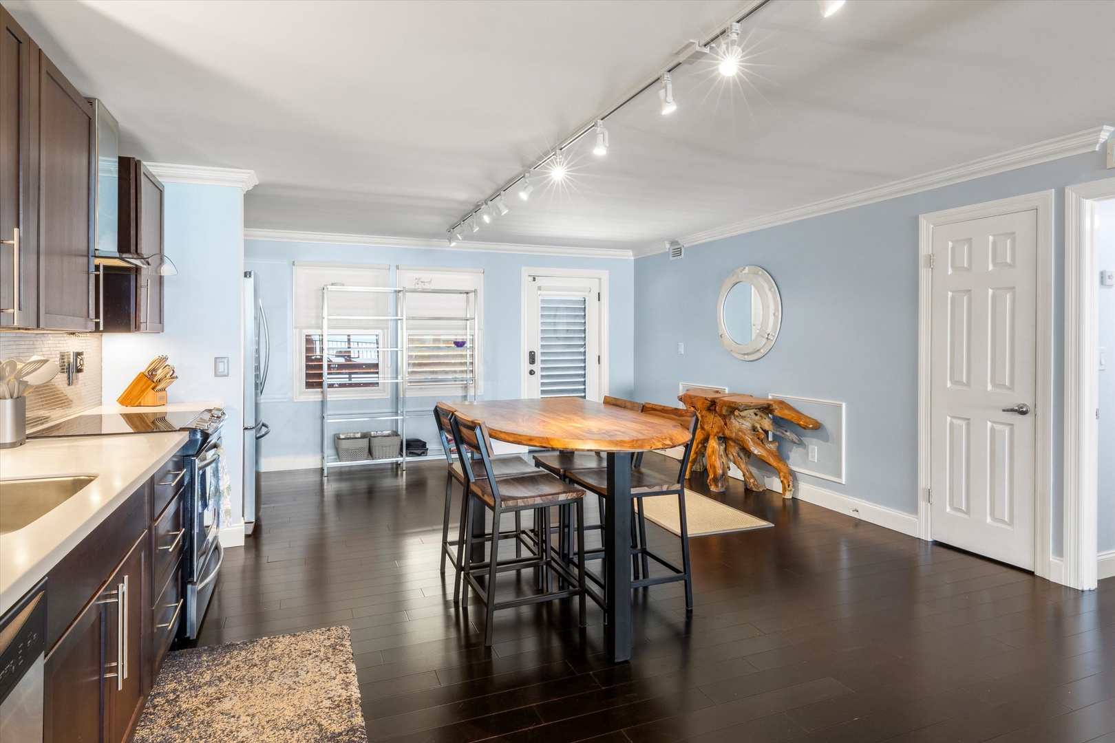 Front entry and breakfast bar