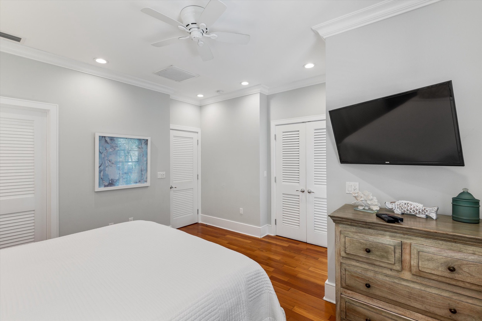 3rd bedroom - King- upstairs