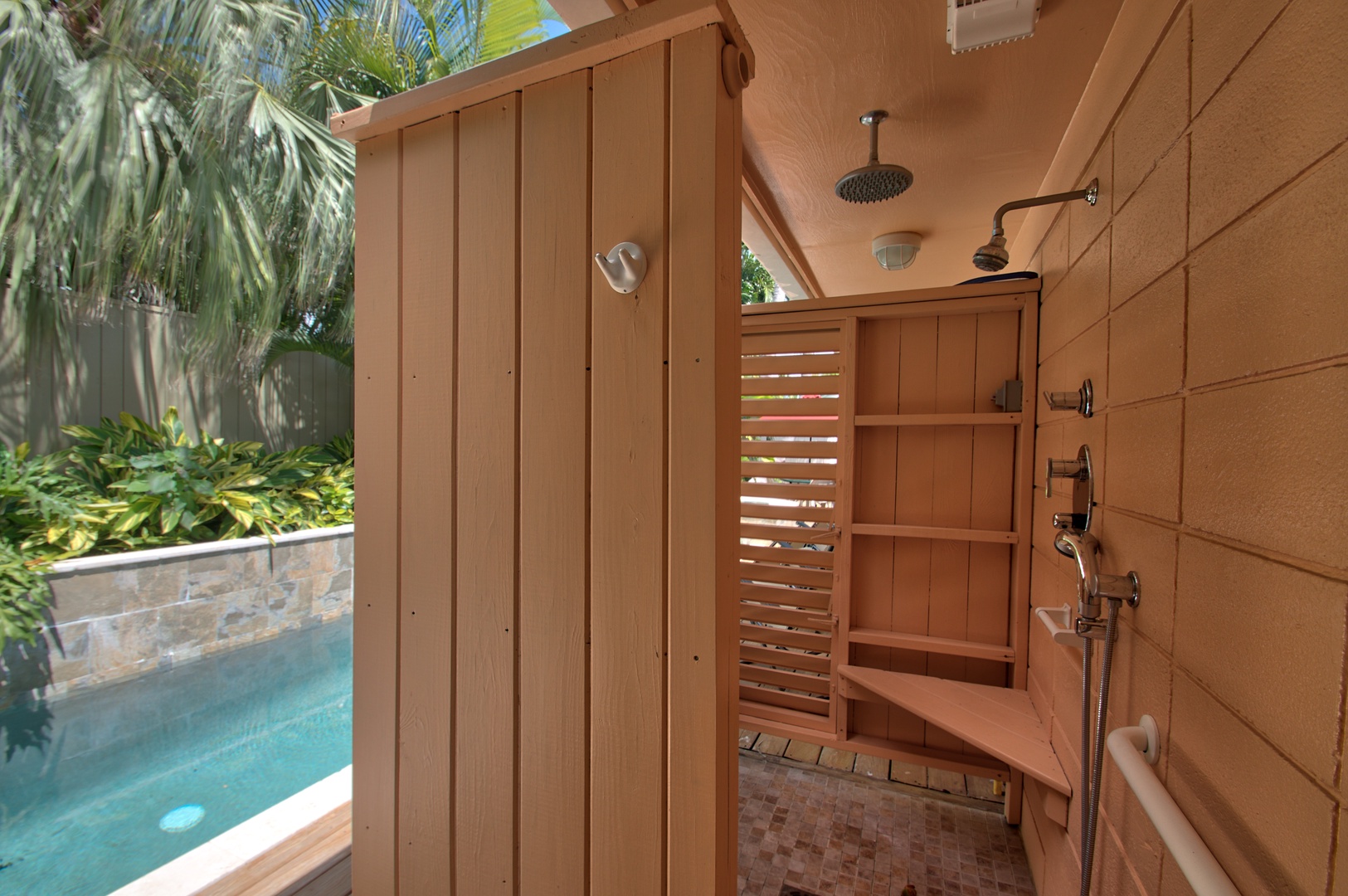 Outdoor Shower Villa de Palmas Key West