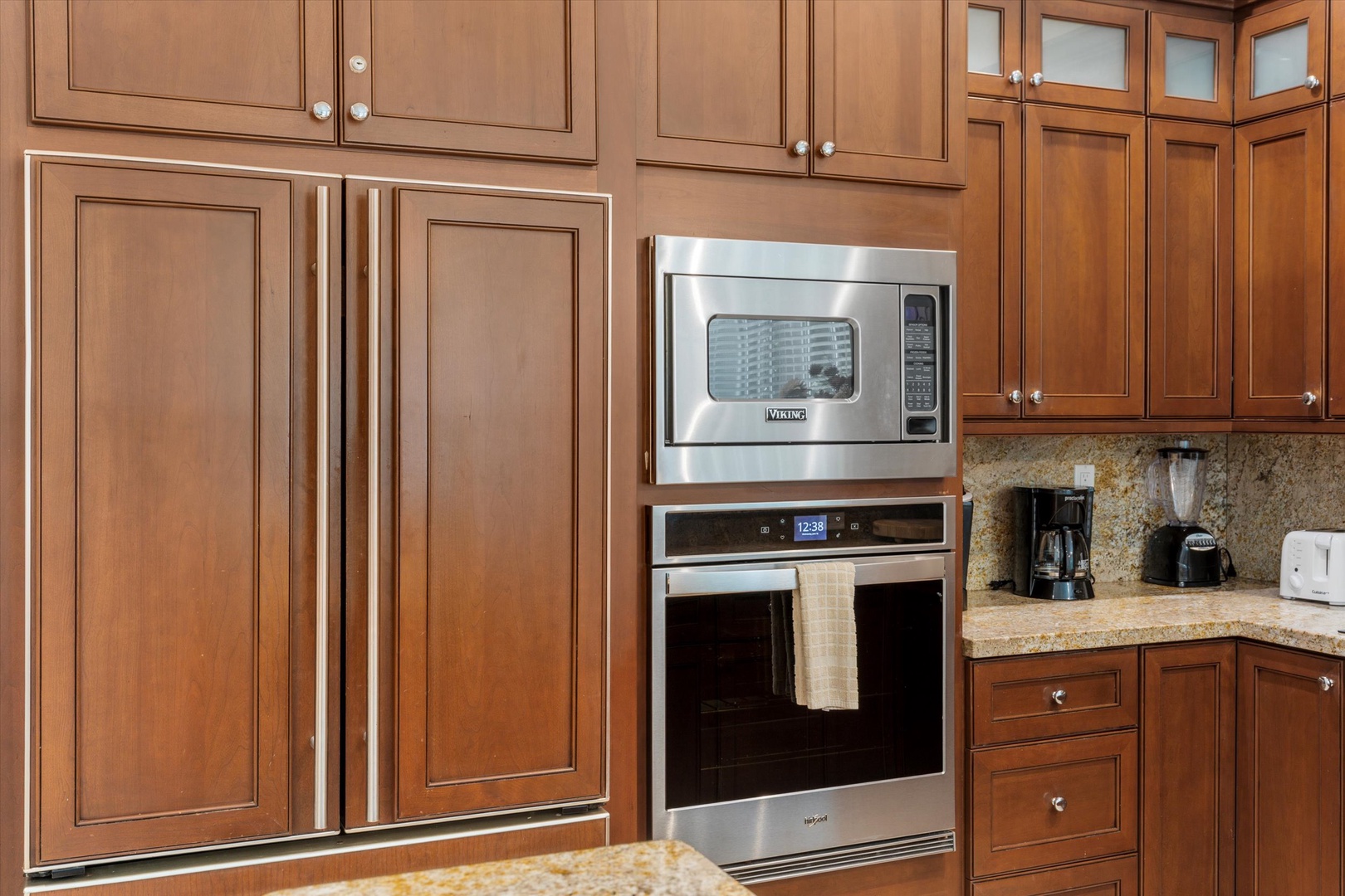 Full kitchen