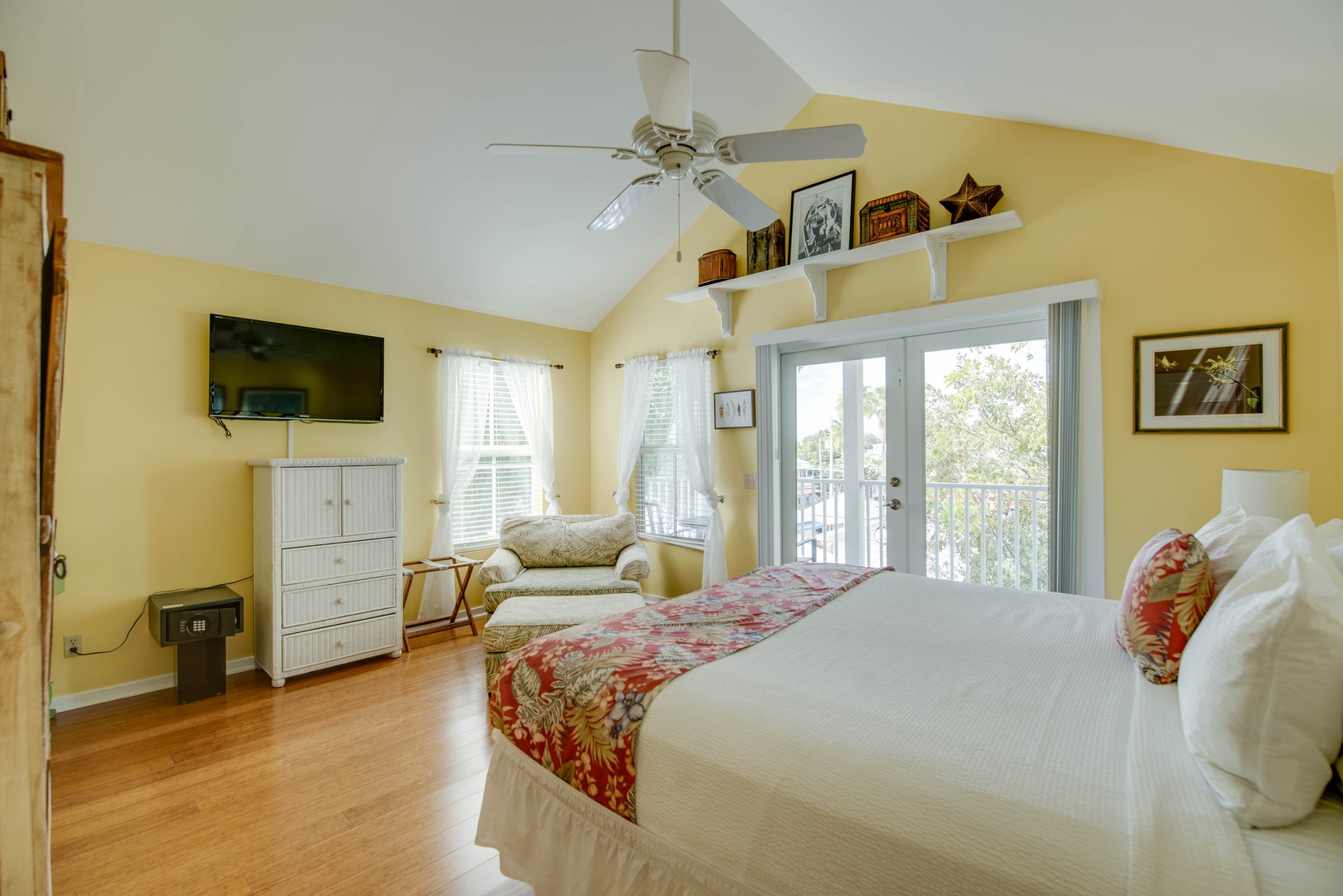 R1 Main Bedroom 2