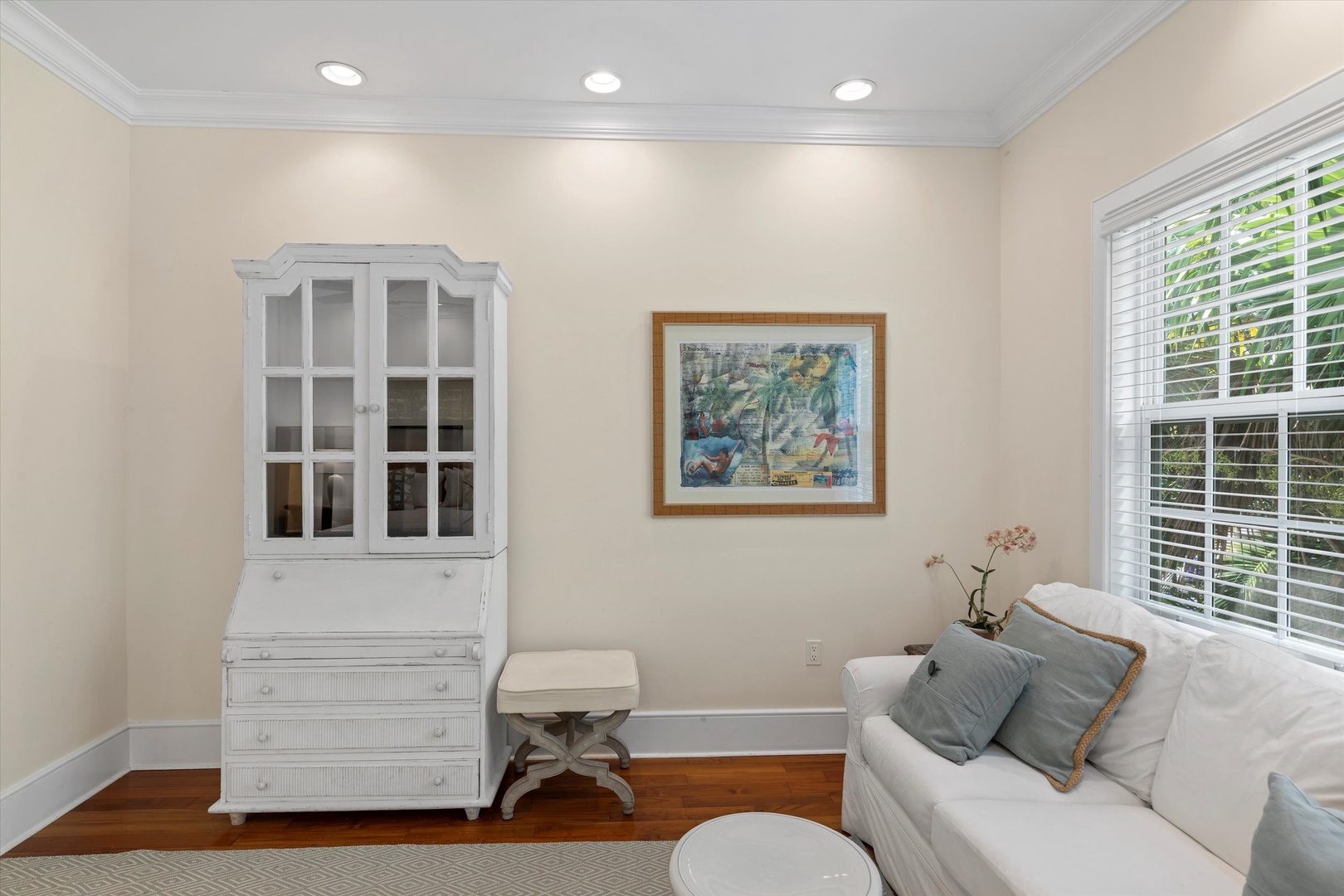 Upstairs main bedroom sitting area