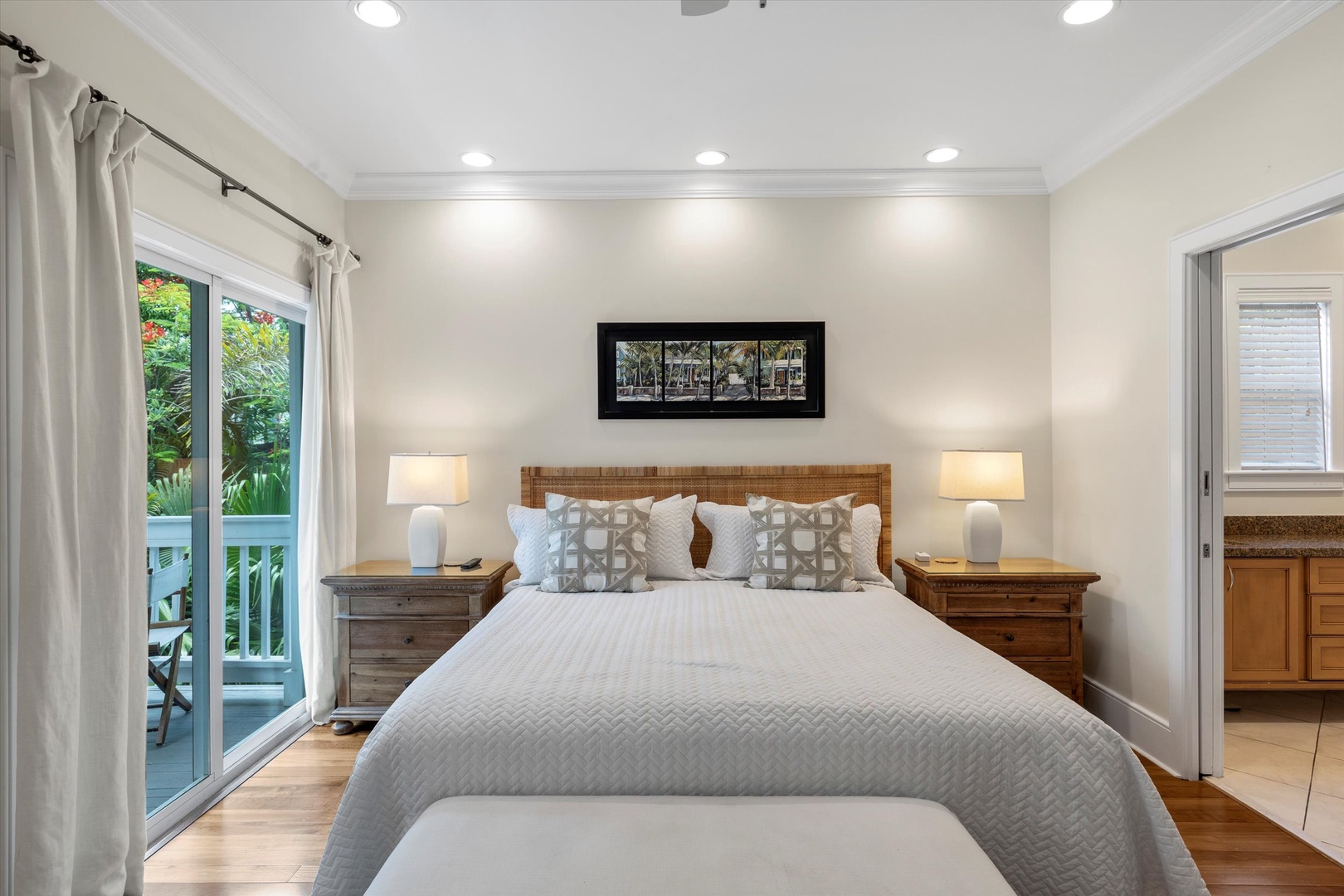 Upstairs main bedroom - King