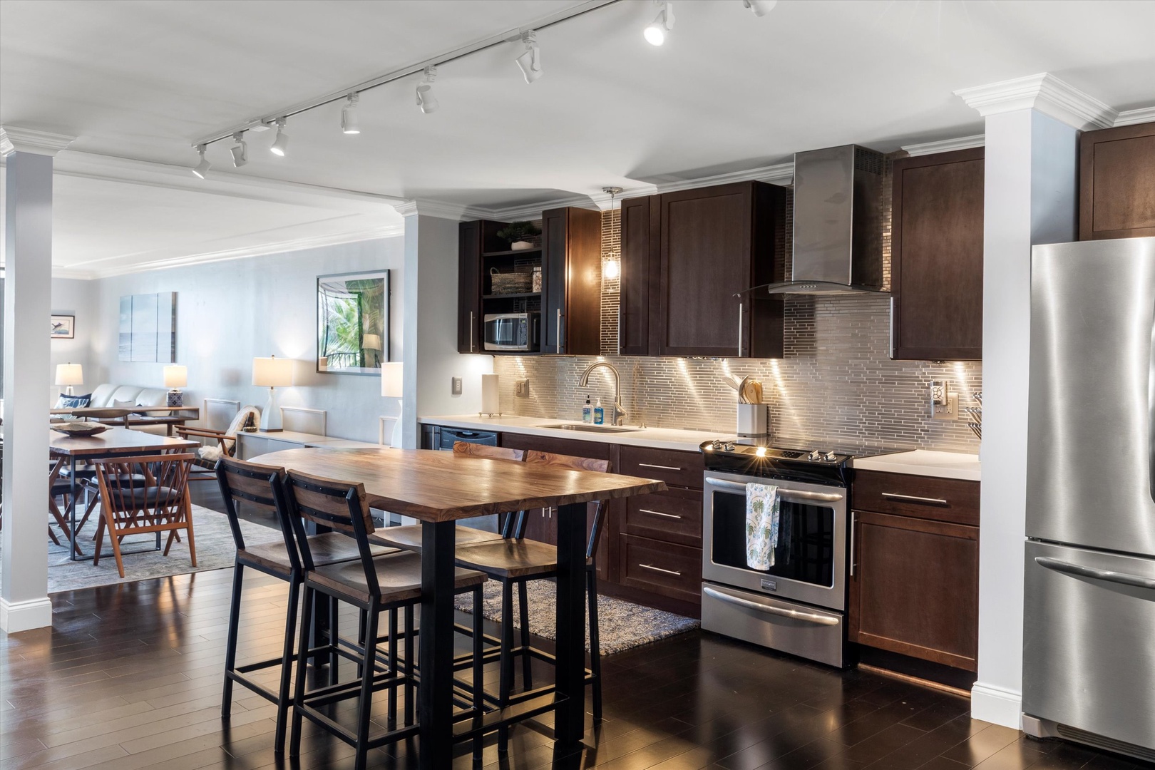 Full kitchen
