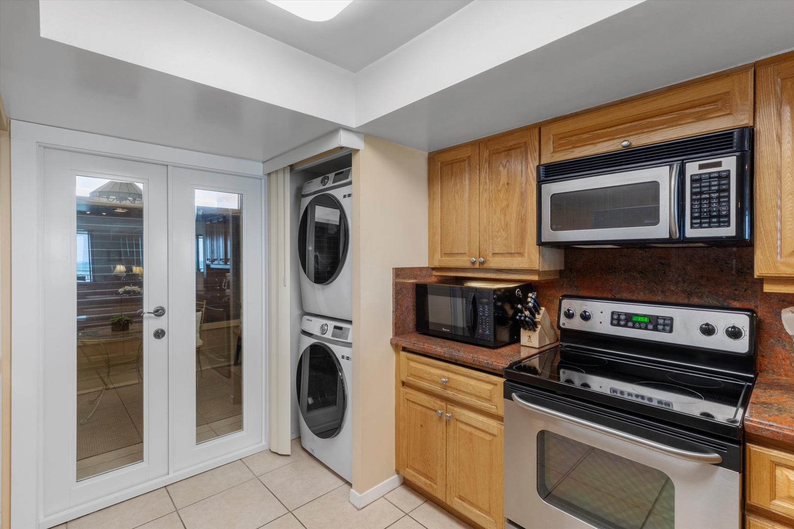 Kitchen/washer & dryer