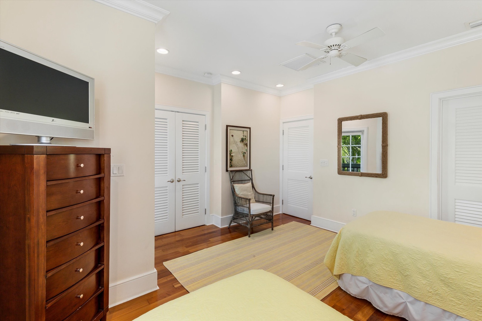 3rd bedroom - 2 Twins - upstairs