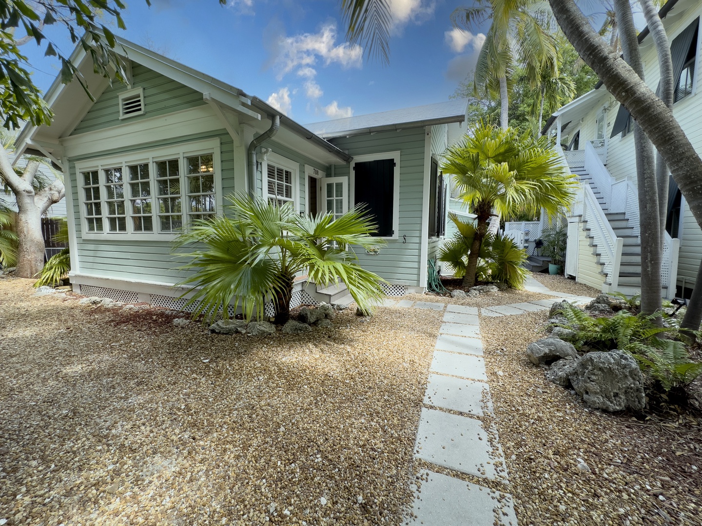 Tropical Cottage - 2/2 sleeps 6