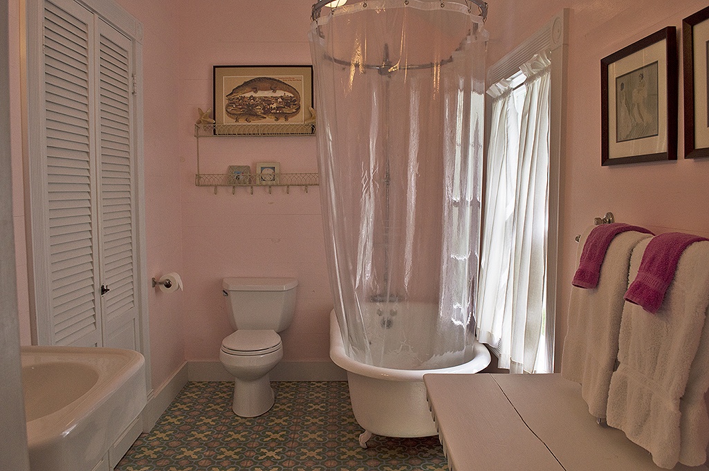 Ashe Splashe Key West Main Bath